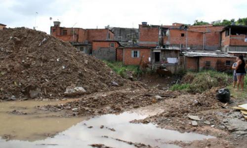 No Brasil, 45% da população ainda não têm acesso a serviço adequado de esgoto